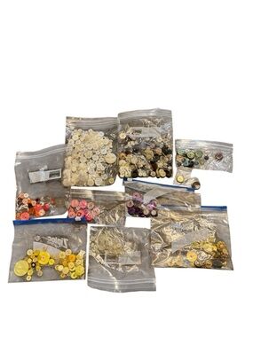 Misc. Assortment Of Buttons‎
